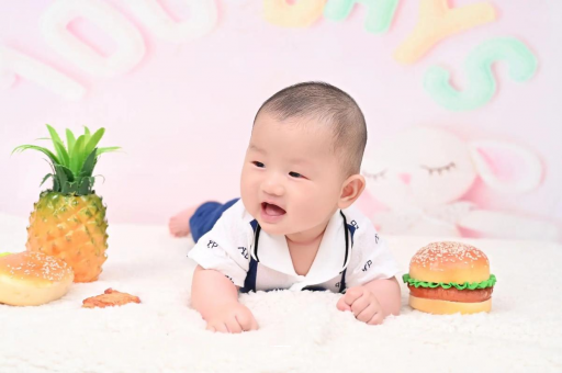 云南宝宝在妈妈肚子里